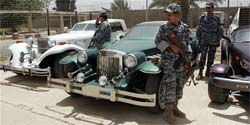Polcia do Iraque encontra carros antigos do filho de Saddam