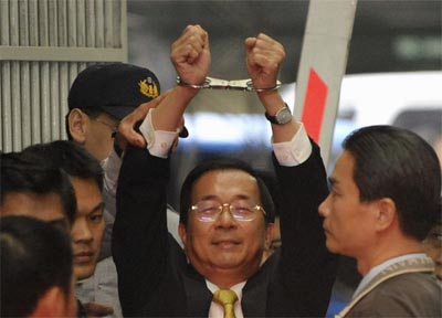 Ex-presidente de Taiwan  preso por suspeita de corrupo