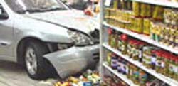 Motorista briga com mulher e atropela seis em supermercado