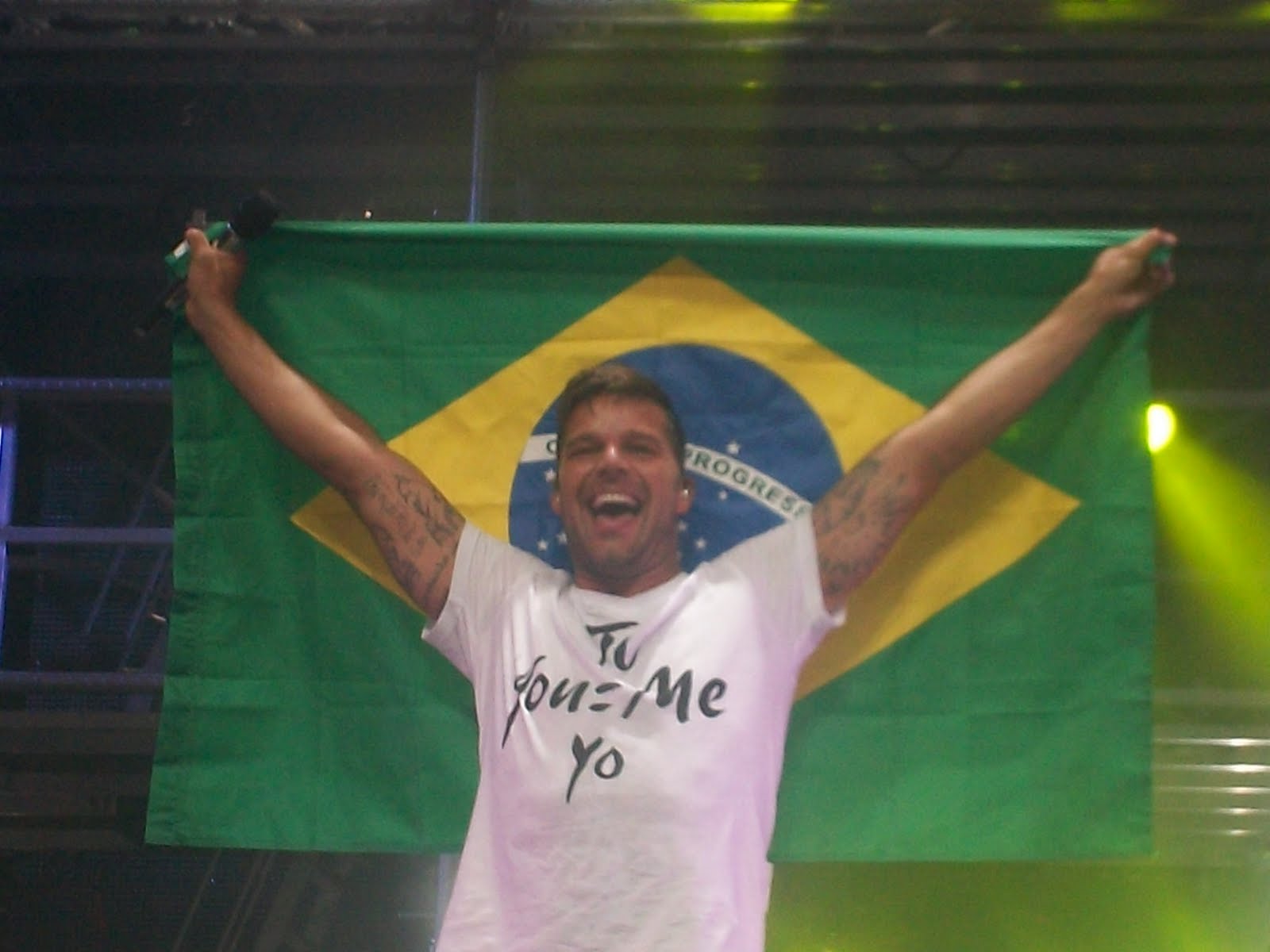 Ricky Martin diz querer sentir povo nas ruas do Rio