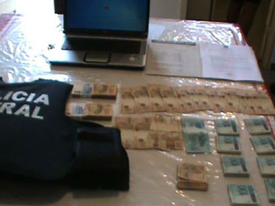 Polcia divulga imagens de dinheiro apreendido na casa de prefeito, no sul do ES