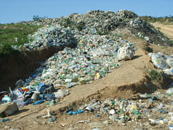 Lixo vence educao em Maratazes