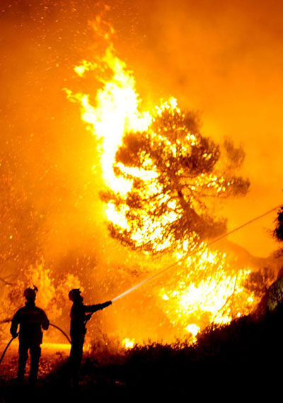Sobe para 2 nmero de mortos por incndio em floresta da Espanha 