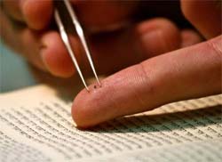 Menor bblia do mundo em Israel. Confira