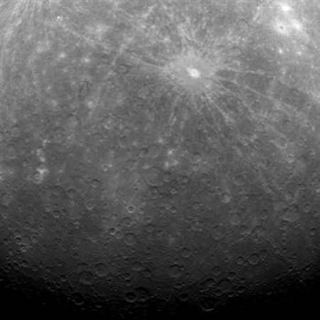 Primeira fotografia de Mercrio tirada a partir da sua rbita