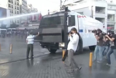Polcia reprime manifestao em Istambul pelo segundo dia consecutivo