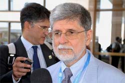 Em Gana, Amorim e Lula se contradizem sobre contrato 