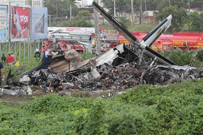Avio cai no Recife e mata 16 pessoas a bordo