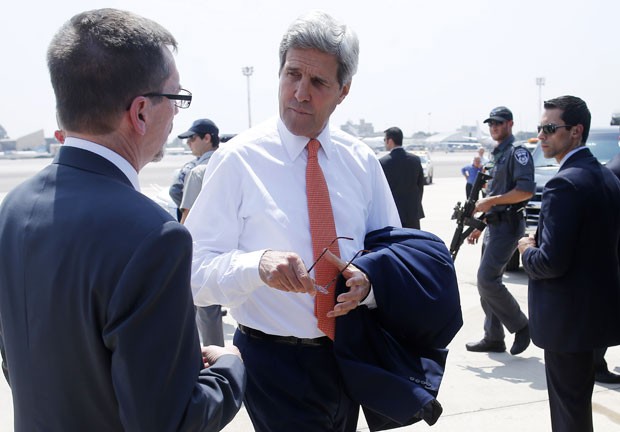 Secretrio de Estado dos EUA chega a Israel para misso de paz.