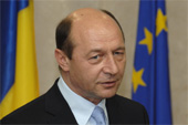 Basescu  reeleito presidente da Romnia com 99,95% de votos