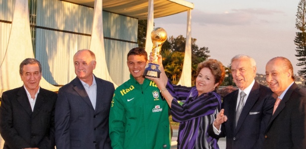Dilma liga para Felipo e deseja sorte na Copa do Mundo