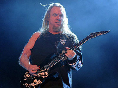 Morre Jeff Hanneman, guitarrista da banda de metal Slayer