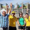 Torcida usa mscaras de Neymar para apoiar Brasil 