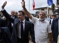 Lula e Sarkozy discutem defesa e cooperao na Guiana France