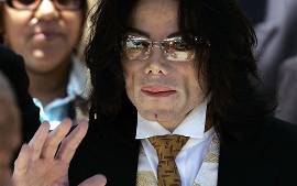 Michael Jackson foi declarado morto aos 50 anos  Ele foi declarado morto s 18h26, horrio de Brasl