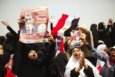 Exrcito do Egito promete dar poder ao novo presidente ainda em junho