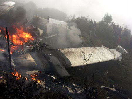 Acidente de avio mata 18 pessoas no leste do Nepal