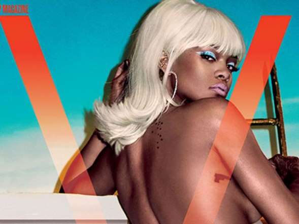 Rihanna faz topless para capa de revista e fala sobre privac