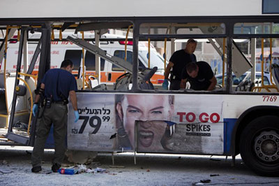 Exploso atinge nibus na cidade israelense de Tel Aviv  