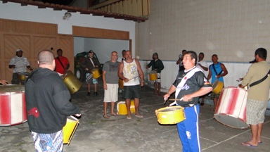 Sbado tem Escola de Samba na Avenida em Maratazes