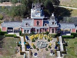 Rancho Neverland, de Michael Jackson, est em runas.