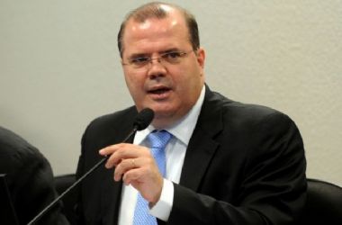 Dilma deve manter Tombini no Banco Central