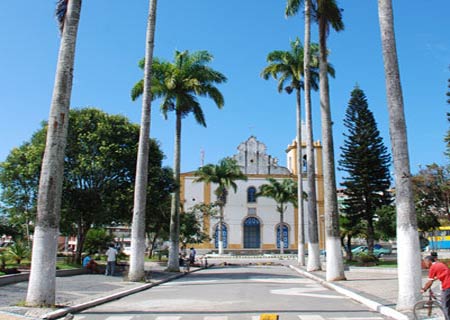 Igreja Matriz Nossa Senhora do Amparo e Rua das Palmeiras so tombadas como Bem Imvel de valor Histrico e Cultural.