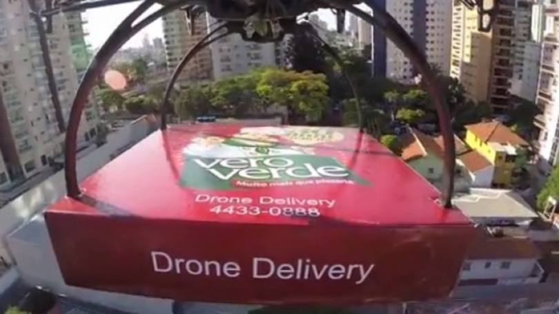Pizzaria divulga vdeo de teste de entrega com drone