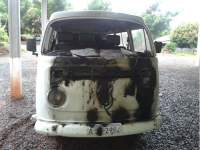 Dois carros da prefeitura de Marechal Cndido Rondon so incendiados