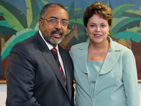 Dilma se rene com senador do PT que defende mnimo de R$ 560
