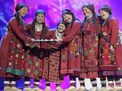 Banda formada por vovs russas fica famosa na Europa