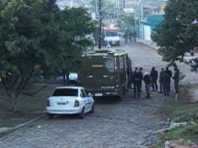 Polcia liberta mulher que era mantida refm em Sapucaia do Sul (RS)