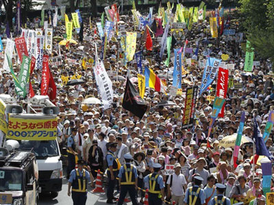 Japoneses e coreanos protestam contra reabertura de usinas nucleares