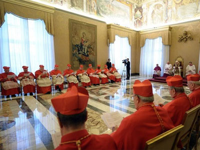 Tem incio a quinta reunio de cardeais para preparar o conclave