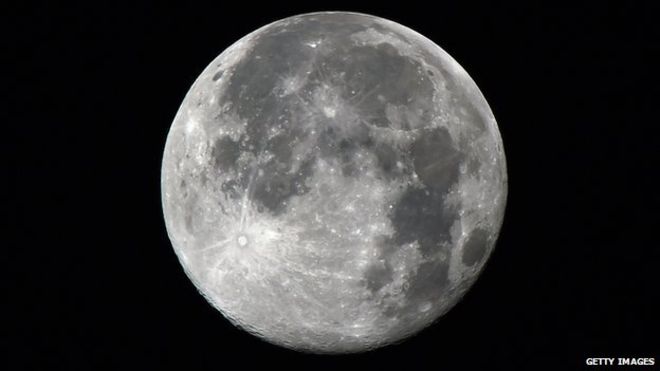 Cratera gigante  identificada na Lua pela primeira vez em 1