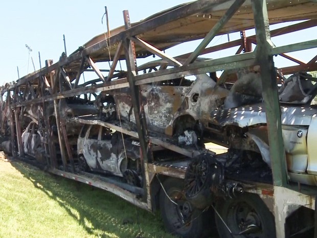 Carreta tomba e incndio destri 10 carros de luxo avaliados