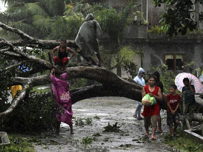 Tufo mata 6 e provoca evacuao de 54 mil nas Filipinas  