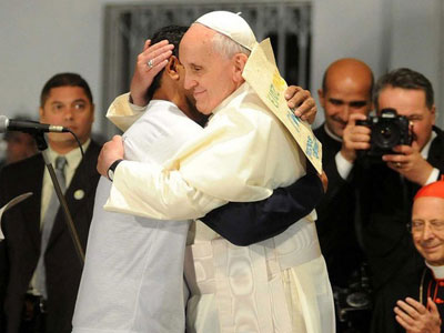 Papa recebe as chaves da cidade do Rio de Janeiro