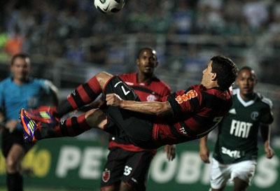 Ronaldinho aprova ponto conquistado fora de casa