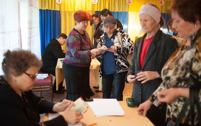 Leste da Ucrnia decide futuro em referendo separatista