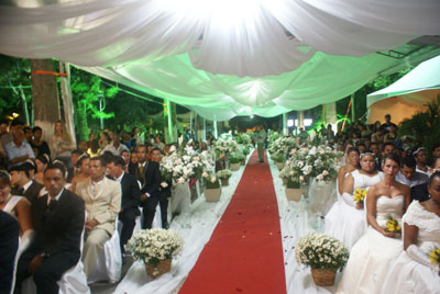 Casamento comunitrio, o GRAN FINALE em praa pblica de Itapemirim