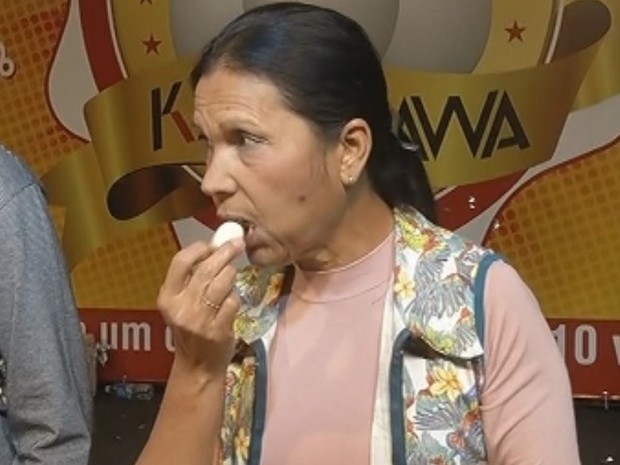 Mulher ganha concurso aps comer 114 ovos de codorna em 15 minutos