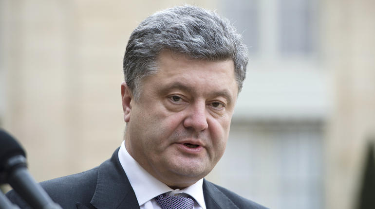 Poroshenko recebe 145 militares ucranianos trocados por 222