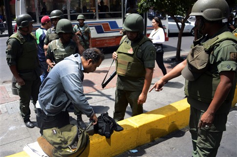 Polcia militar ocupa praa central de manifestaes 