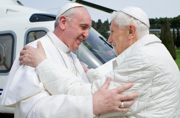 Papa Francisco faz 1 visita a seu antecessor, Bento XVI