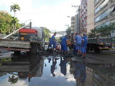 Um dia aps vazamento, avenidas na Gvea so liberadas ao trfego