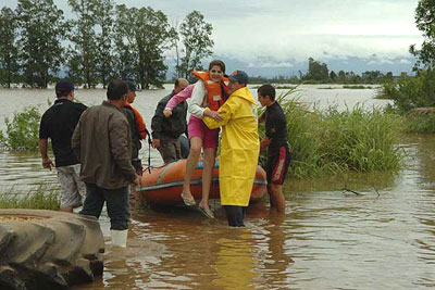 Defesa Civil resgata 100 pessoas que estavam ilhadas 