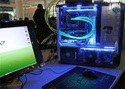 Campus Party exibe PCs "tunados" e improvisos caseiros