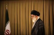 Khamenei declara que regime no vai se dobrar pela fora