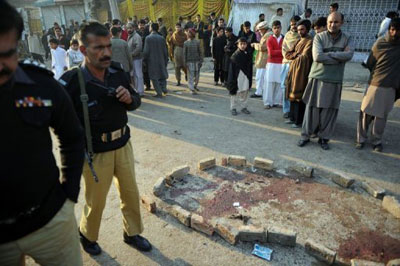 Atentados matam 35 no Paquisto  